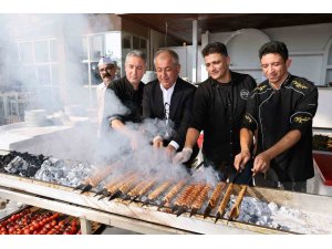 Tescilli Adana Kebabı Ustalık Eğitimini 12’si kadın 50 kursiyer başarıyla tamamladı