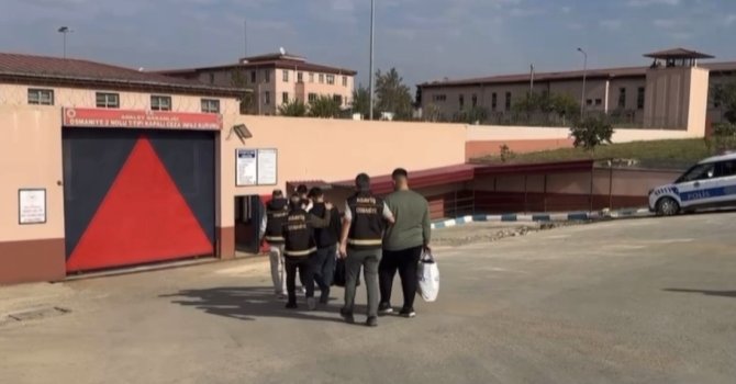 Pusudan kaçtı, kazadan kaçamadı