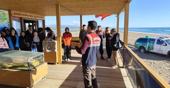 Jandarma’dan çevre koruma eğitimi ve kıyı temizliği