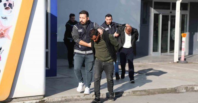 Sınırı 4 bin dolara geçiyorlarmış: Göçmen kaçakçısı 4 şüpheli tutuklandı
