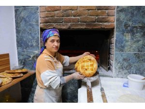 Kahramanmaraş Çardak Mahallesi’nde 170 yıllık ekmek geleneği sürüyor