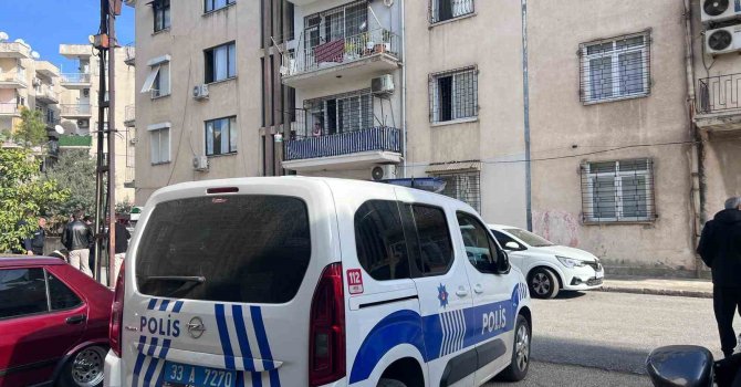 Mersin Valilliği 3 kişiyi öldüren şahsın bacağından vurularak yakalandığını bildirdi
