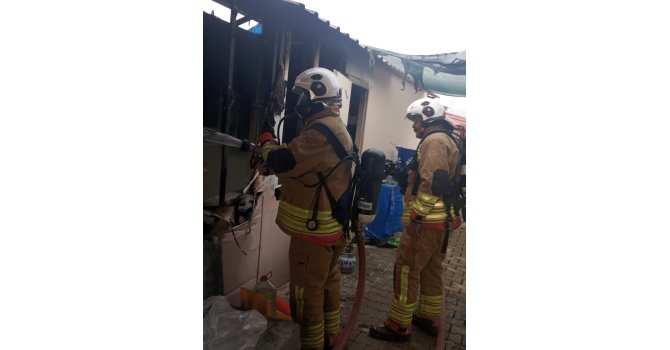 Defne’de konteyner yangını