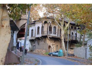 Asırlık tarihi evler restorasyon bekliyor
