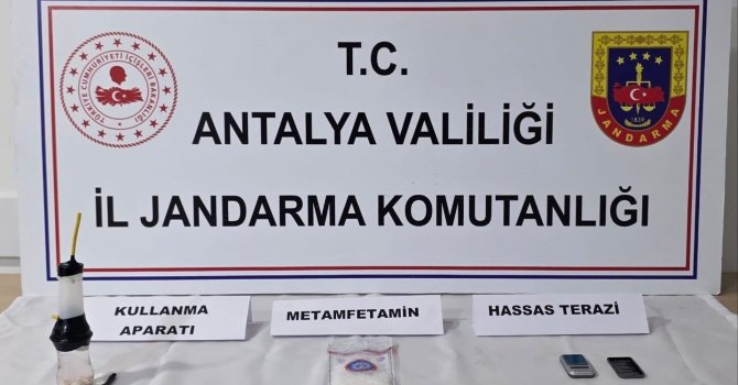 Elmalı’da jandarmadan uyuşturucu baskını