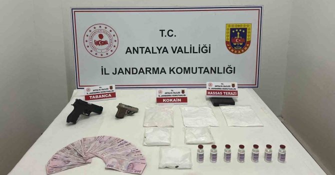 Antalya’da jandarmadan 3 eve uyuşturucu baskını