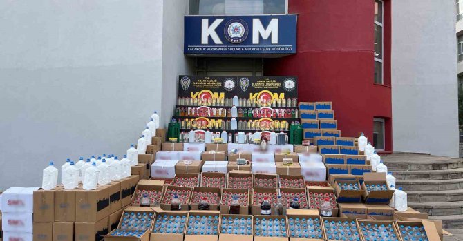 Adana’da yılbaşı öncesi kaçak içki operasyonu: 4 ton etil alkol ele geçirildi