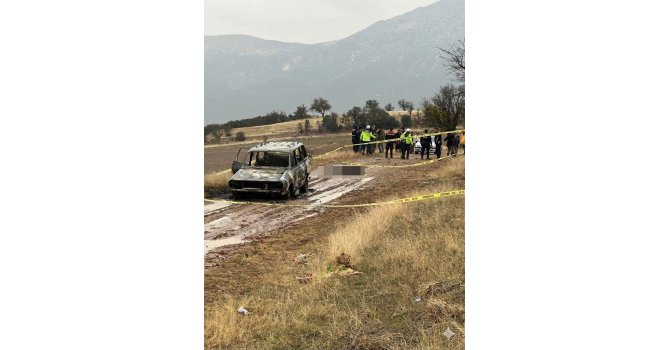 Isparta’da dağlık alanda yanmış aracın kenarında başsız erkek cesedi bulundu