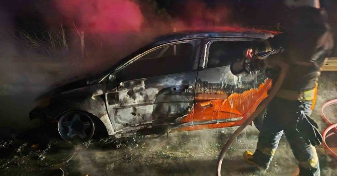 Manavgat’ta seyir halindeki araç alev alev yandı