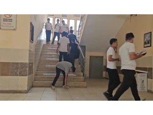 Onlarca öğrencinin bakıp geçtiği pet şişeyi, çöpe atan öğrenci çeyrek altını kazandı