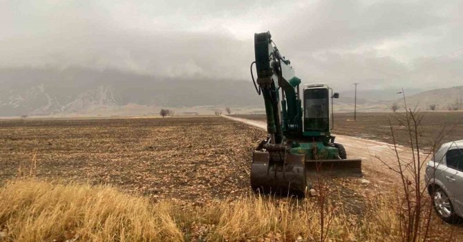 DSİ’ye ait kepçenin çalınıp define arandığı iddiası