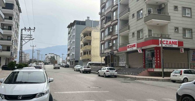 Hatay’da kuvvetli fırtına etkisini hissettirdi