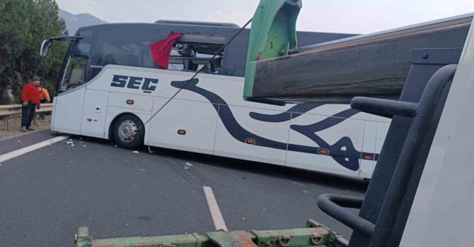 Kazada kapanan E-90 Otoyolu, araçların çekilmesiyle trafiğe açıldı