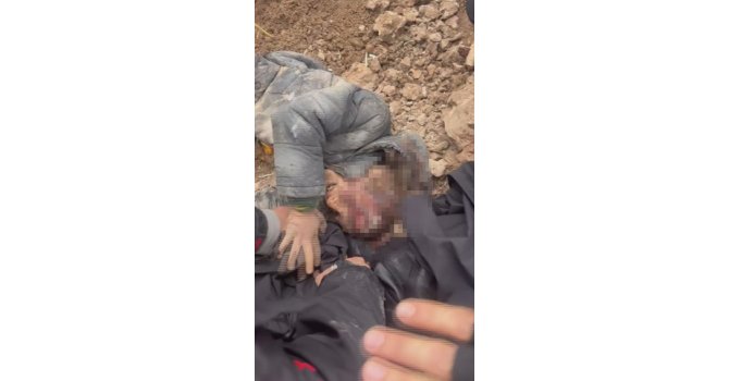 Dayısı tarafından dövülerek ölüme terk edilen çocuk kayaların altında yaralı halde bulundu