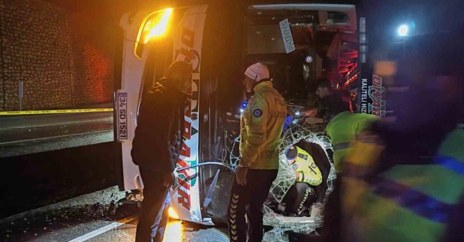 Osmaniye’de yolcu otobüsü devrildi: 3 yaralı