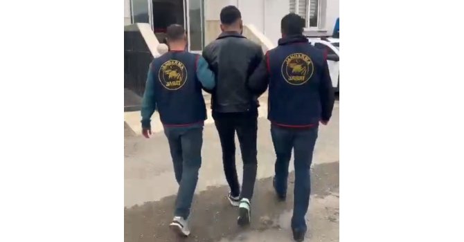Adana’da 41 yıl kesinleşmiş hapis cezasıyla aranan hükümlü yakalandı