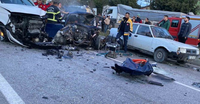 Burdur’da feci kaza: 2 ölü 3 yaralı