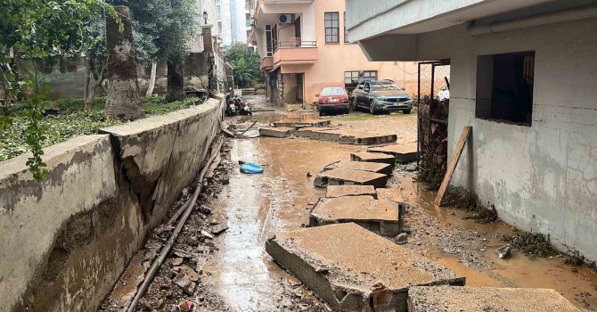 15 dakikalık yağmur Alanya’yı felç etti zararın boyutu ertesi gün ortaya çıktı