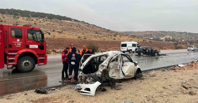 Otomobillerin hurdaya döndüğü kazada doktor öldü, 2 kişi de ağır yaralandı