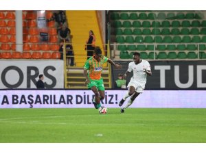 Trendyol Süper Lig: Alanyaspor: 0 - Antalyaspor: 0 (İlk yarı)