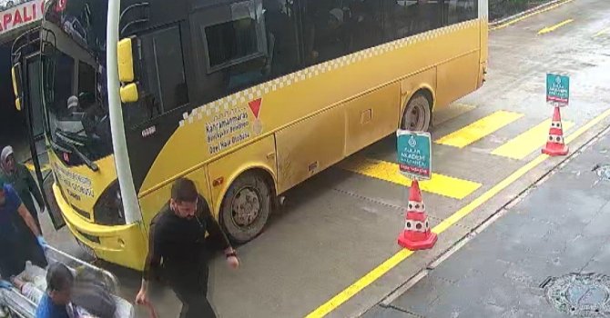 Otobüs şoförü bayılan çocuğu hastaneye yetiştirdi