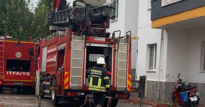 Mersin’de iki ayrı ev yangını