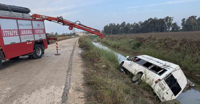 Adana’da tarım işçileri taşıyan servis kanala düştü: 18 yaralı