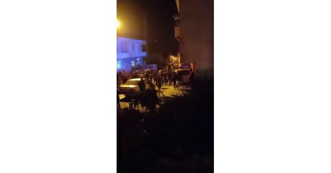 Aileler arasında savaşı andıran kavgada evler ateşe verildi