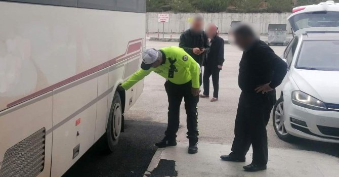 Burdur’da polis ekiplerinden kış lastiği denetimi