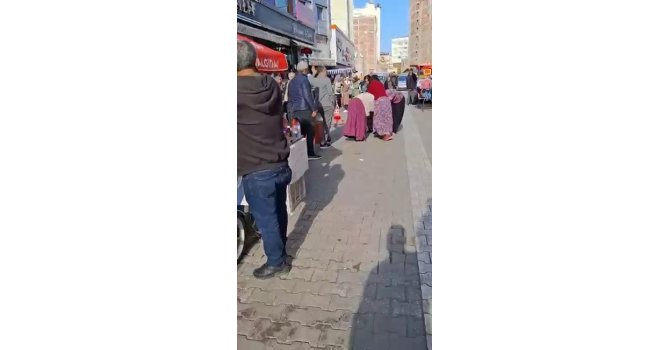 Kadınlar saç başa kavgaya tutuştu: O anlar kamerada