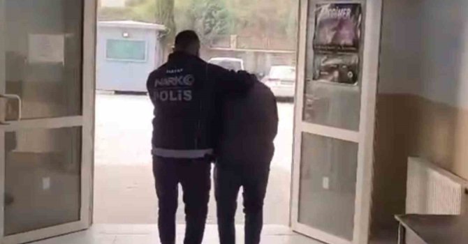 Antakya’da uyuşturucu madde suçundan aranan 2 şahıs yakalandı