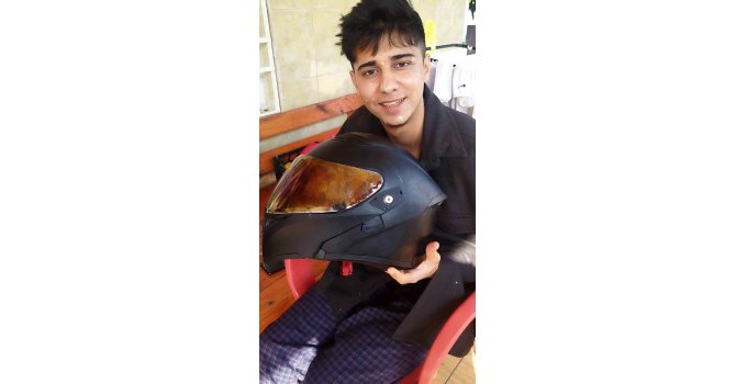 Kaskla yaşama tutunan motosikletli genç: "Polisler doğru söylüyormuş"