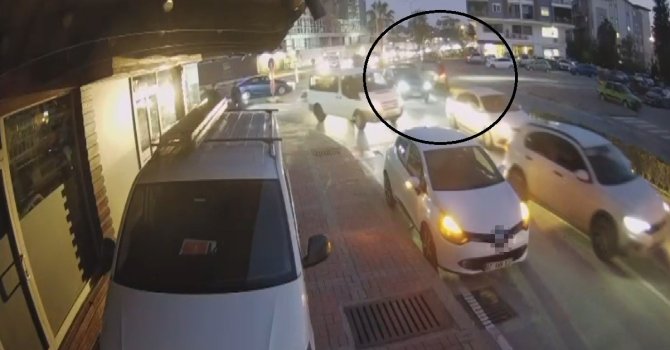 Kavşakta motosikletle otomobil çarpıştı: 1 yaralı