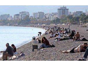 Antalya’nın gecesi kış, gündüzü yaz: "Akşam soba yaktık, gündüz güneşleniyoruz"