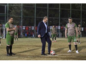Mersin Büyükşehir Belediyesinin birimler arası futbol turnuvasına start verildi