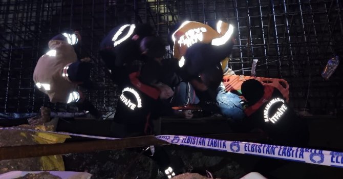 6 metrelik çukura düşen şahıs itfaiye ekiplerince kurtarıldı