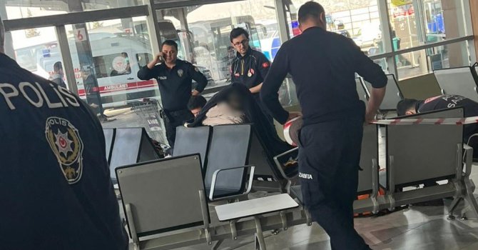10 gündür otogarda yaşayan avukat oturduğu yerde hayatını kaybetti