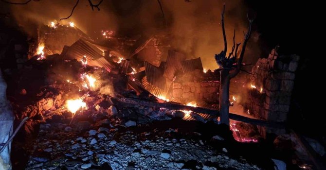 Ev yandı, alzheimer hastası yaşlı kadın aranıyor