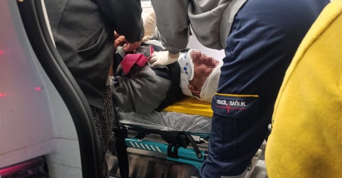 Yolun karşısına geçmek isterken otomobil çarptı: 1 yaralı