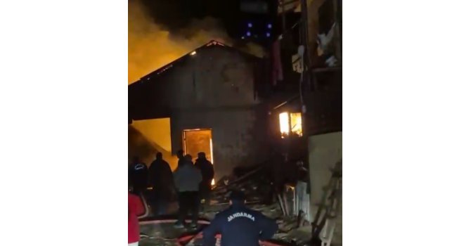 Kahramanmaraş’ta ahır ve garajda çıkan yangın söndürüldü