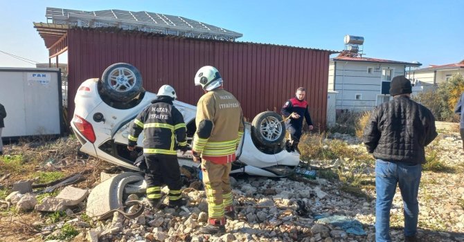 Samandağ’da takla atan otomobilin sürücüsü yaralandı