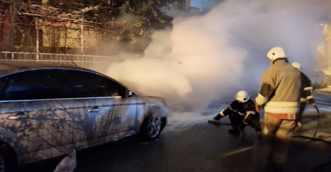 Belen’de otomobil yangını