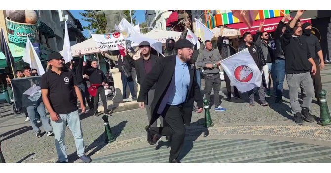 Antalya’da muhalif görüşlü gruplar arasında tartışma