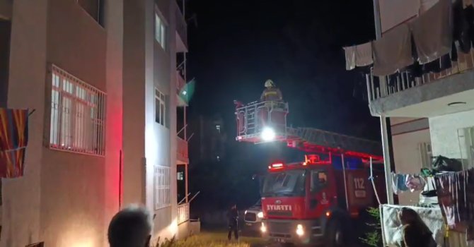 Balkondan düşerek yaralanan yaşlı adam operasyonla kurtarıldı