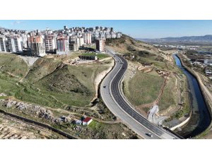 Kahramanmaraş’ta yenilenen bulvar trafiğe açıldı