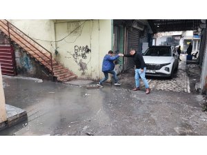 Adana’da esnaf kanalizasyon sorununun bir türlü çözülmemesine tepkili