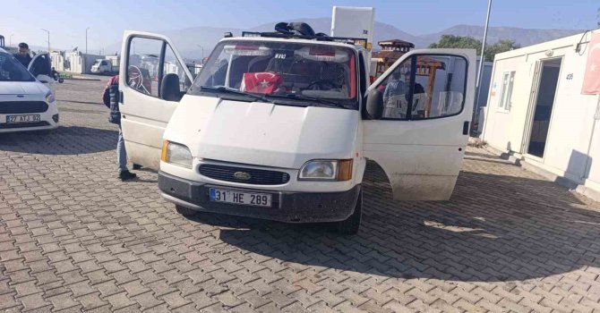 Sahte plaka takan ehliyetsiz sürücüye 92 bin TL ceza