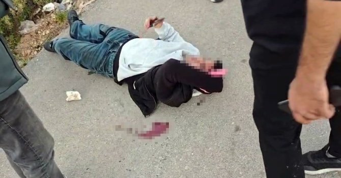 Husumetlileriyle karşılaşan genç bıçaklanarak yaralandı