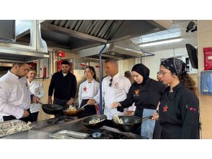 İstiridye mantarları gastronomi öğrencilerine tanıtıldı