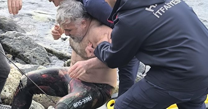 Zıpkın bacağına saplandı, ayağında zıpkınla hastaneye götürüldü